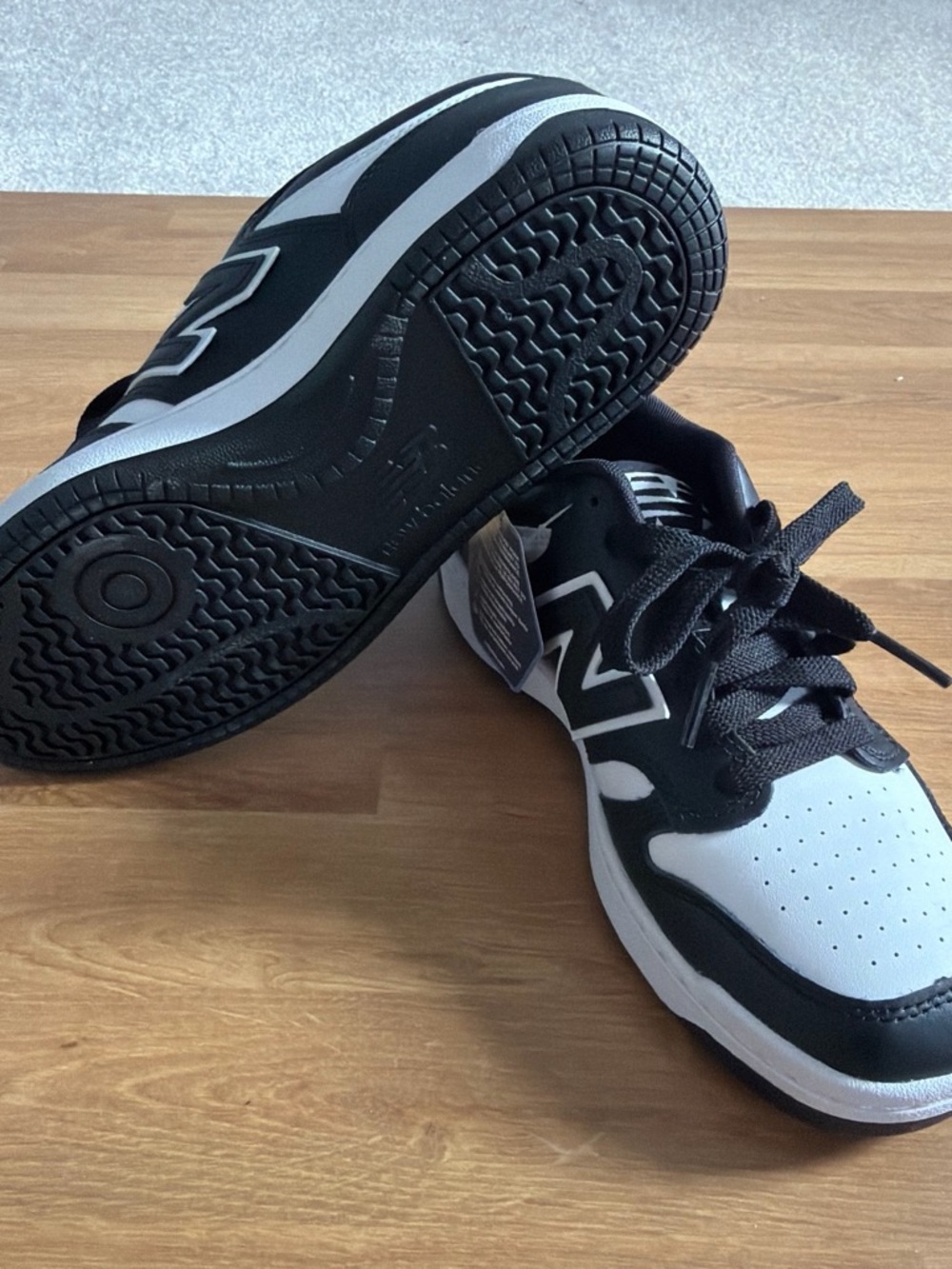 NWT New Balance 480 Black & White Athletic Sneakers women’s size 7.5 (men’s 6) - Picture 4 of 5